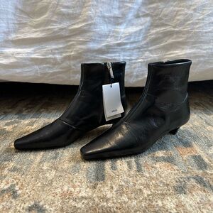 Mango black boots NWT
